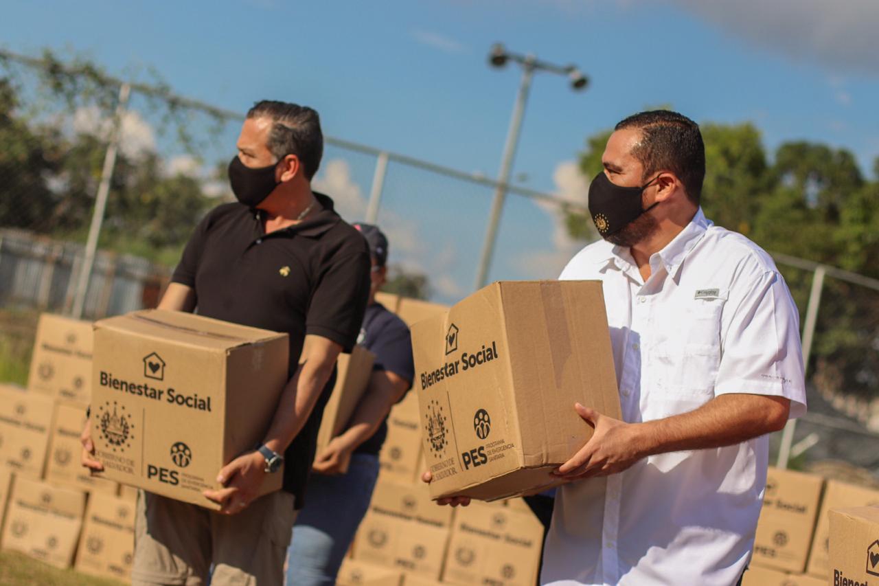 gobernacion-y-etesal-entregan-2000-paquetes-alimentarios-a-familias-de-colonia-ivu